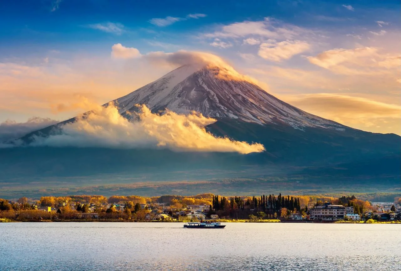 Озеро Кавагучико, Япония 🇯🇵

🔹 Кавагучико - озеро, входящее в группу Пять Озер Фудзи. Самое больш