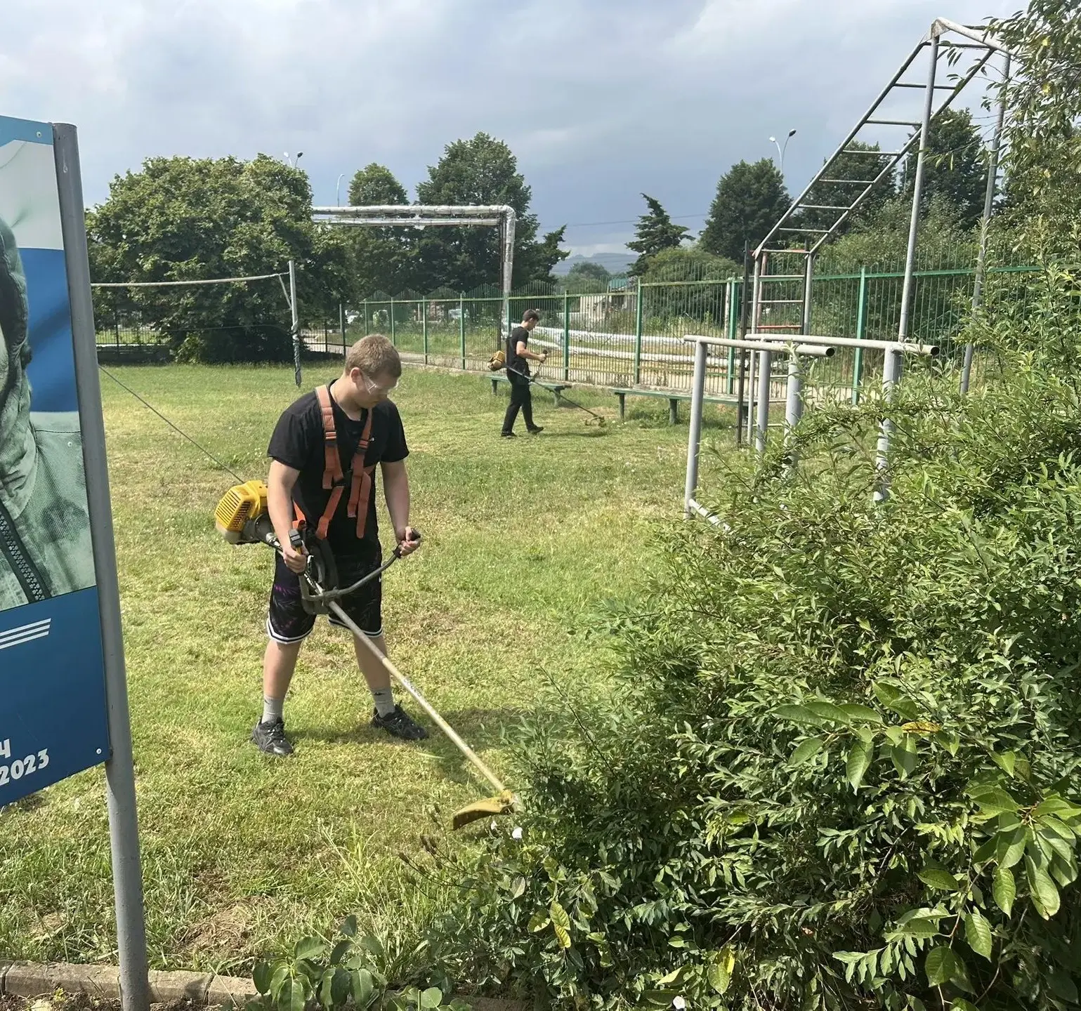 🤝 Волонтёрский отряд «Добротворец» продолжает делать добрые дела!

🌳 Наши волонтёры из отряда «Доб