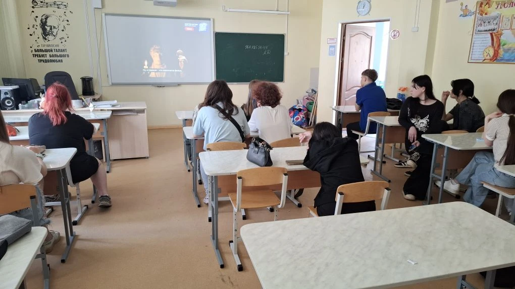 С "ПУШКИНСКОЙ КАРТОЙ" БЛИЖЕ К КУЛЬТУРЕ!🎨🎬🎼

✨В  трудовой бригаде состоялось важное и интересное  