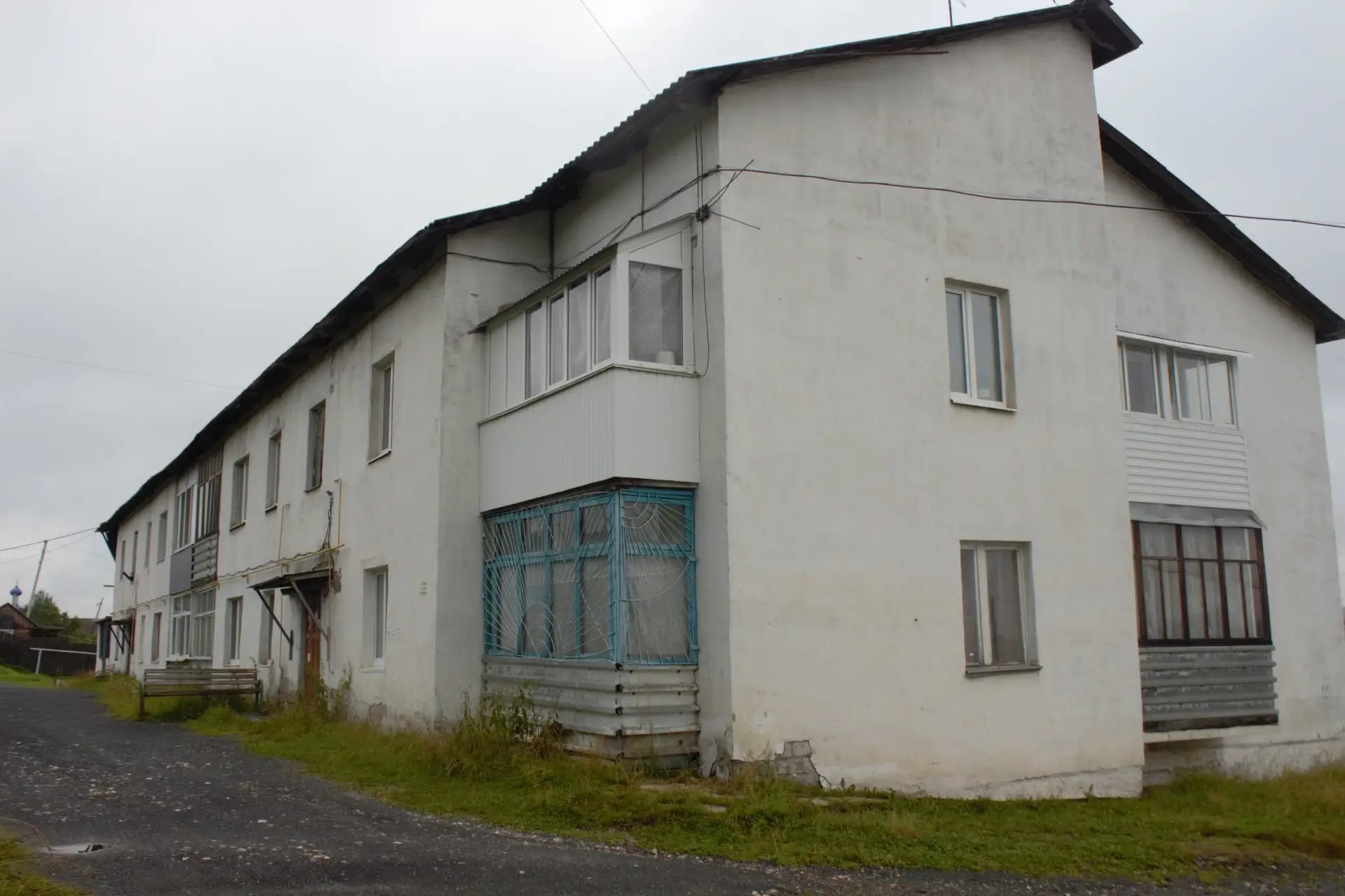 Продаётся трёхкомнатная квартира общей площадью 66,1 кв. м в рабочем посёлке Теплая Гора.