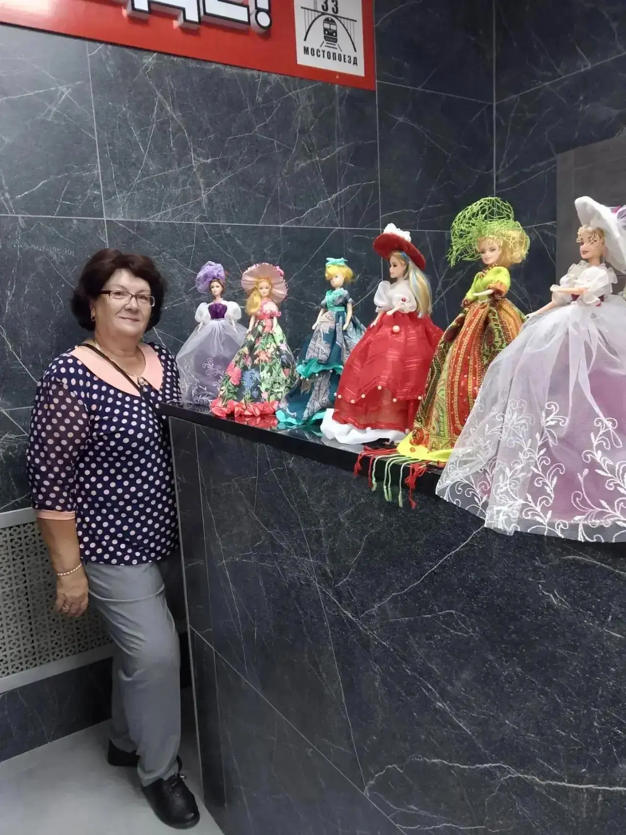 В доме Людмилы Георгиевны Марининой пахнет летом — сушеной мятой, мелиссой и малиновым листом.

 Это