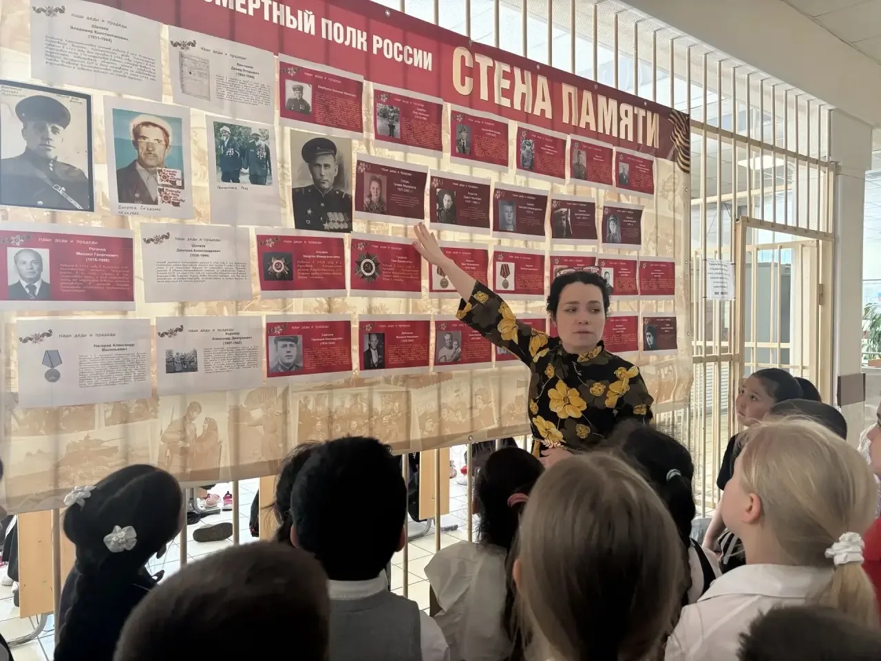 ⭐️В нашей школе прошла Акция «Георгиевская лента».  Учащиеся с гордостью повязали на одежду чёрно-ор