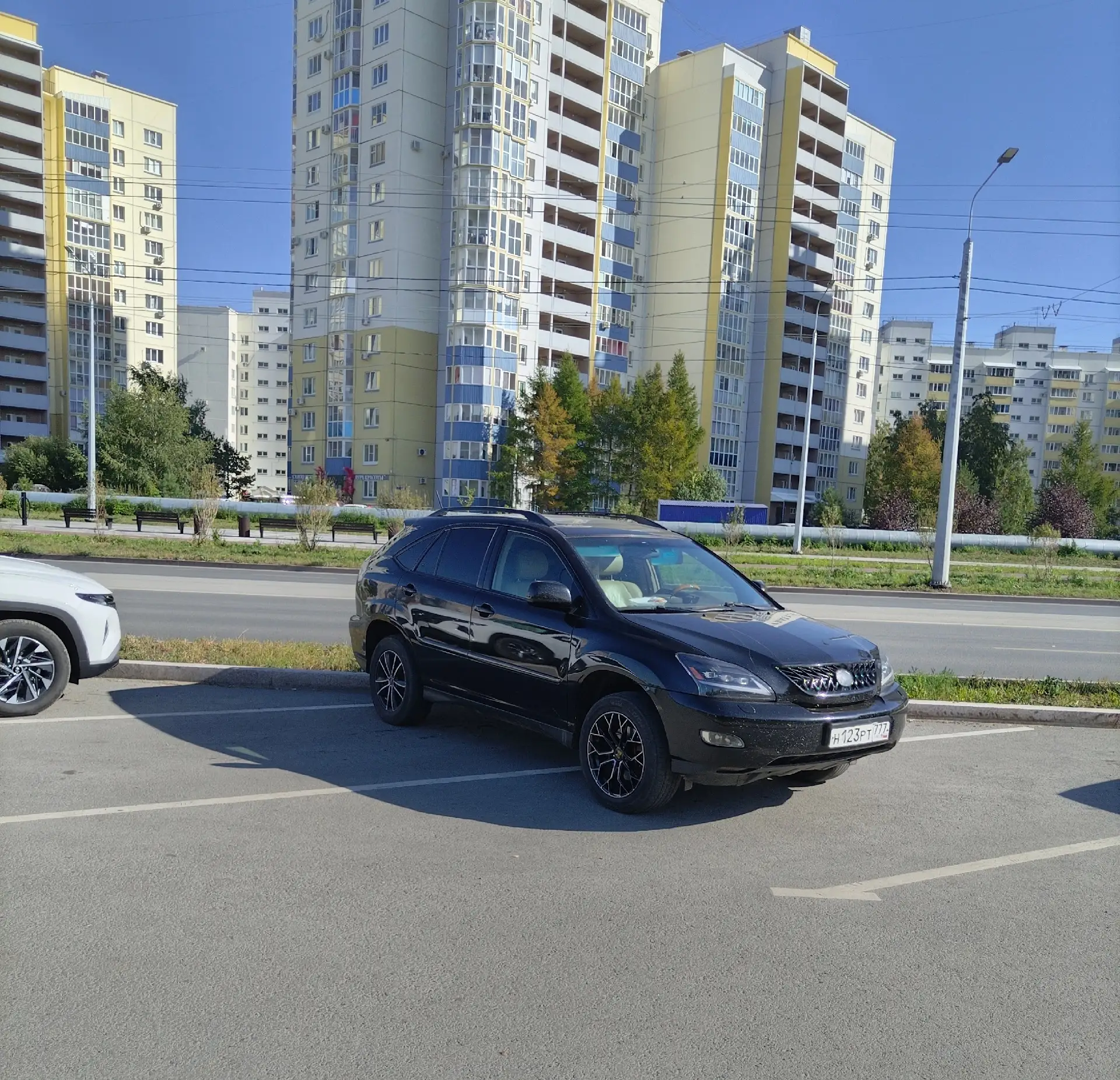 Если московские номера, то можно парковаться как хочу??? Парковка у входа в парка 300-л...