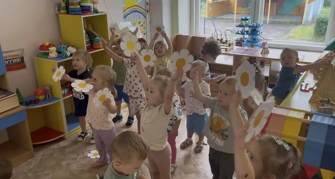 В группе «Подсолнушки»🌻 малыши 👫готовились к празднику «День семьи, любви и верности».
Ребята узна
