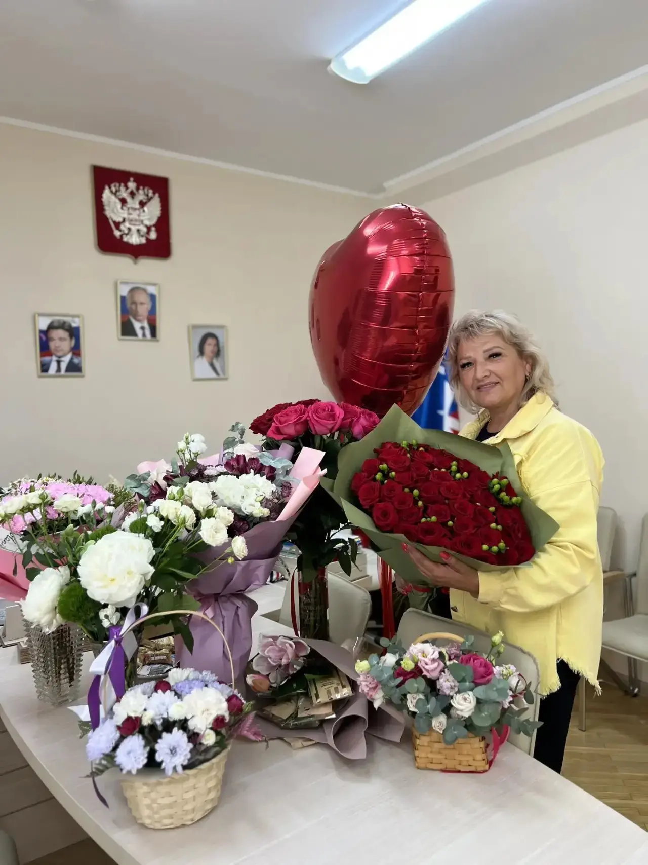 Дорогие мои коллеги, уважаемые родители и любимые ученики! ❤️

Сердечно благодарю вас за тёплые слов