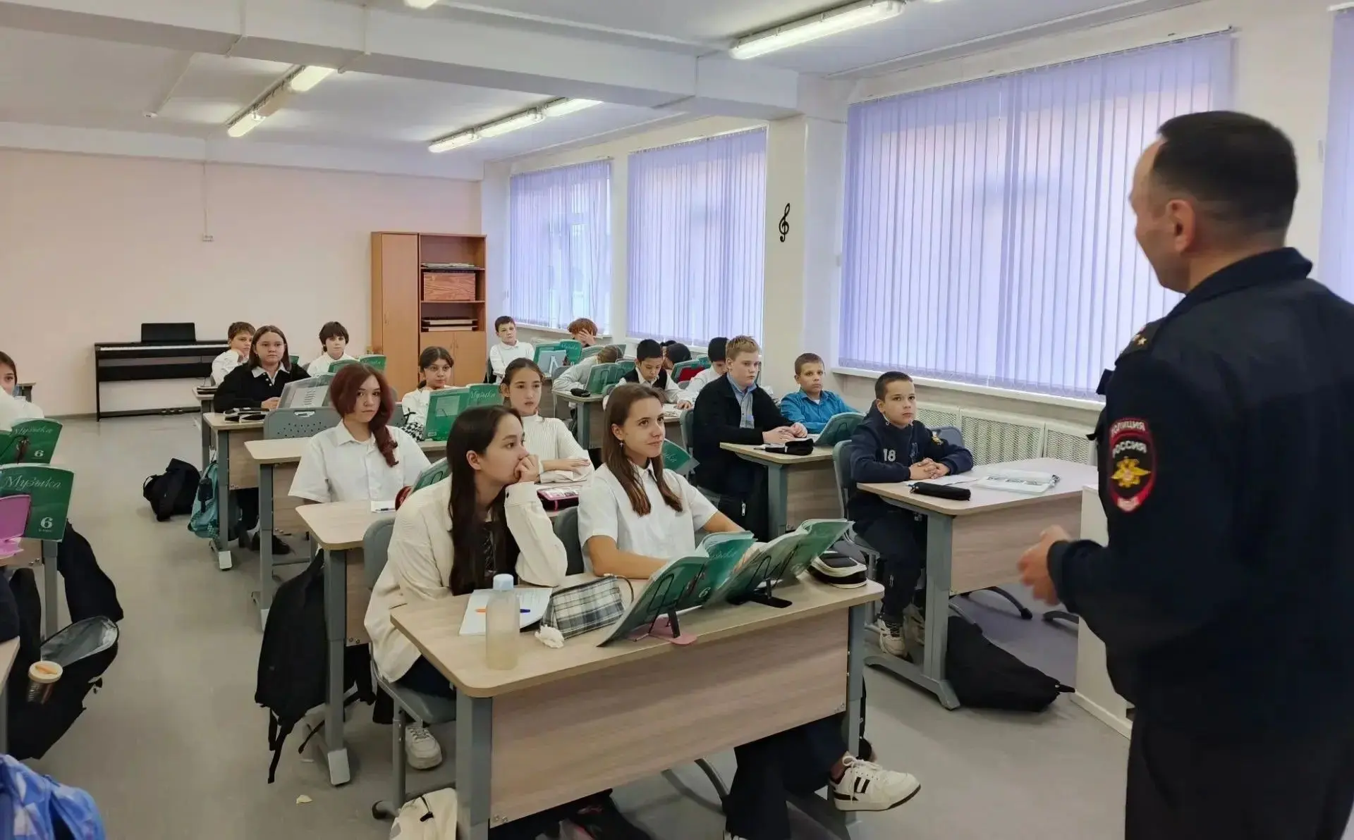 Транспортные полицейские Сургута провели серию профилактических встреч со школьниками