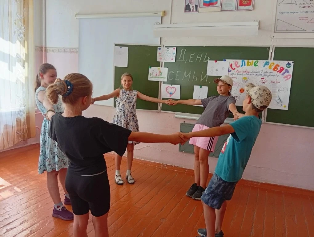 💥 Новости пришкольного лагеря.   Сегодняшний день был посвящён семье, её ценности и важности в жизн