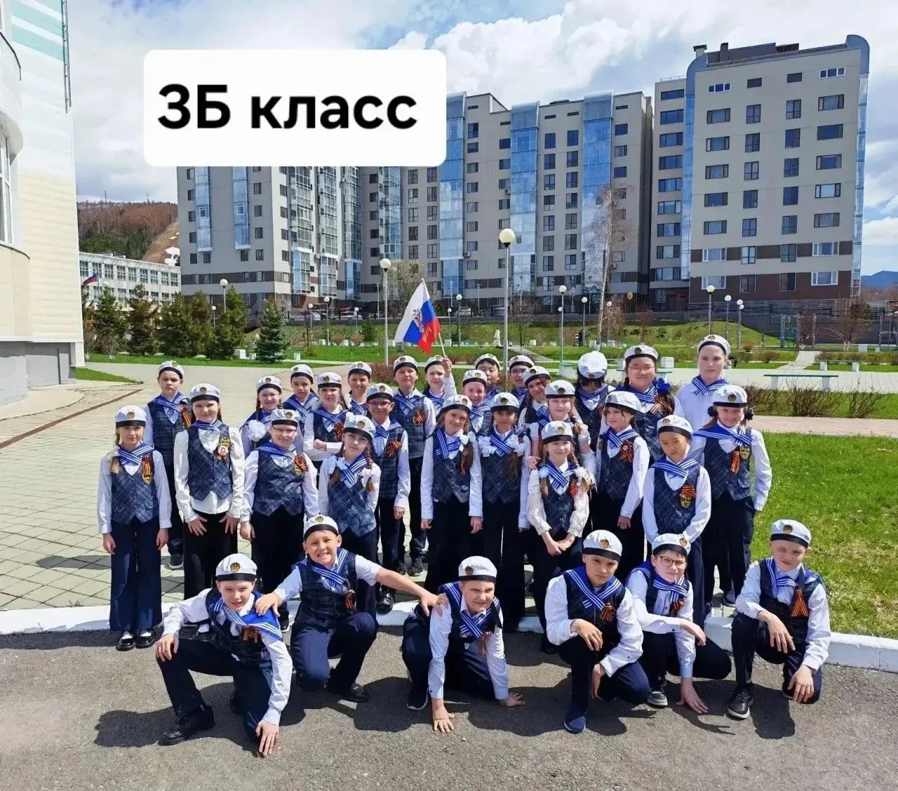 🕊️ Память, которая объединяет!  Сегодня в гимназии № 3 почтили память героев ВОВ: торжественная лине
