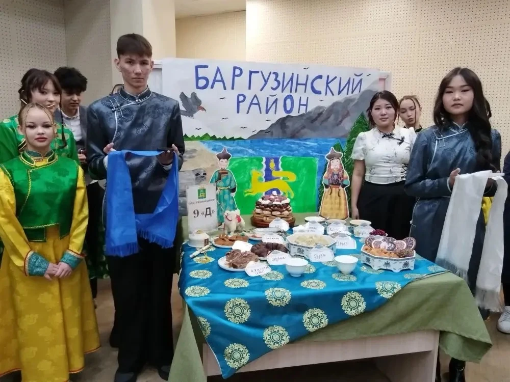В дни празднования Праздника Белого месяца в Сотниковской школе прошел Фестиваль районов Республики 