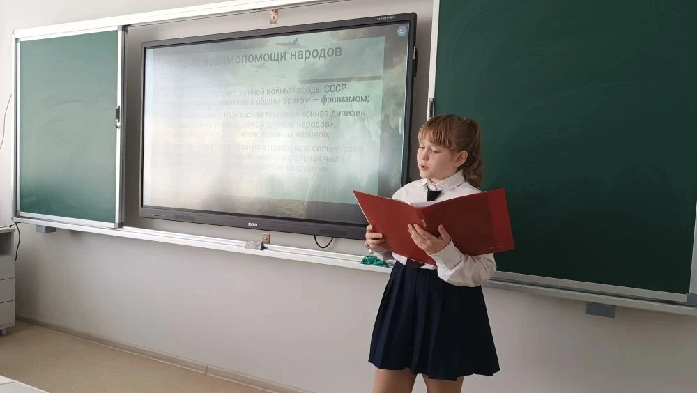 30 апреля в нашей школе прошла конференция «Ступени» для 5-7 классов. Она была приурочена к Году еди