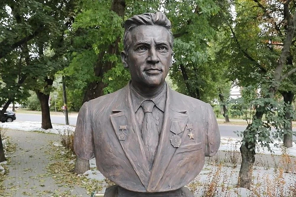 Мэр Воронежа Сергей Петрин поддержал инициативу назвать сквер в честь космонавта