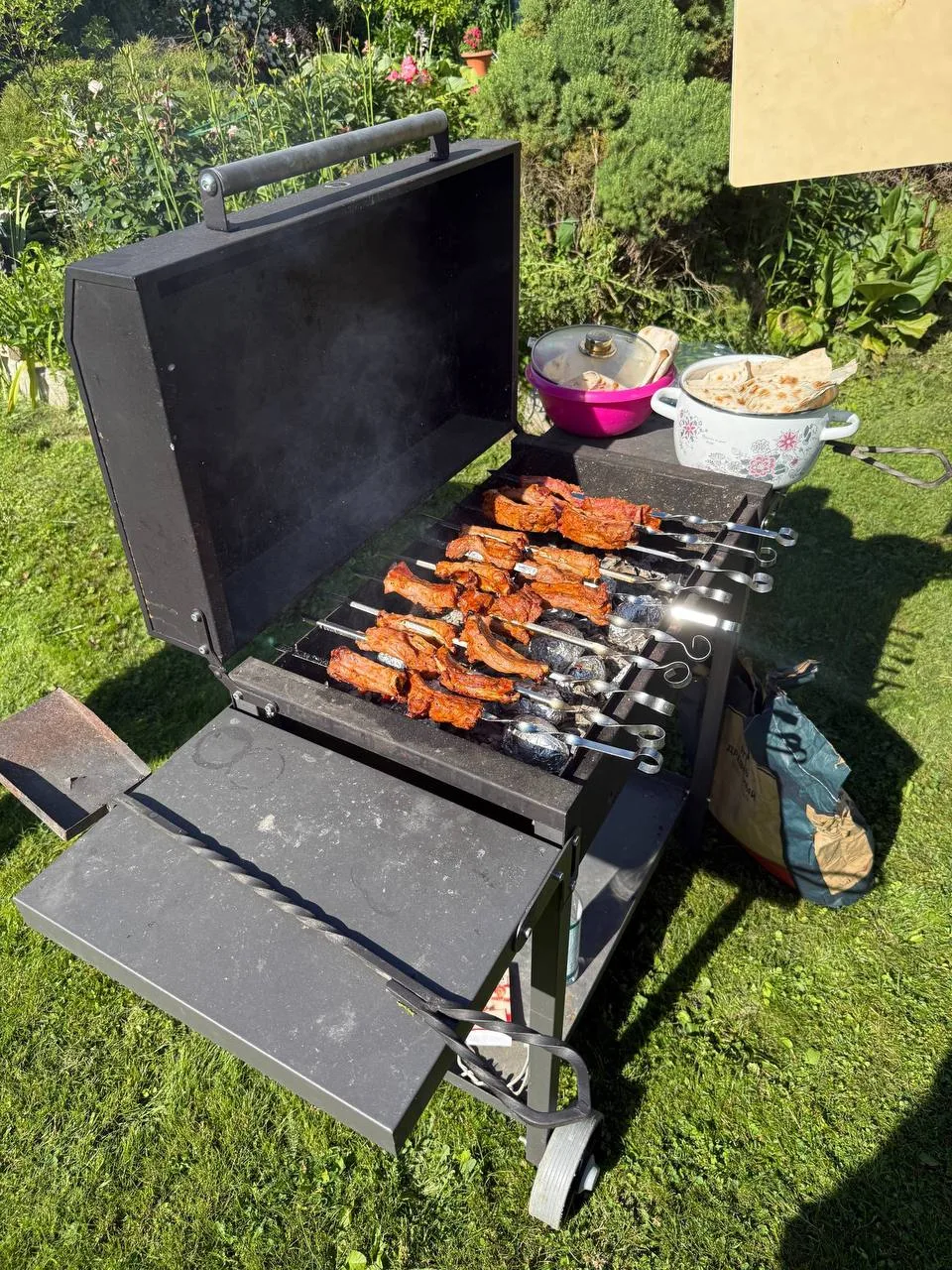 Сегодня с семьей отдыхаем и жарим шашлычки🍖
Позже выйду к вам с рассказом про Турцию…