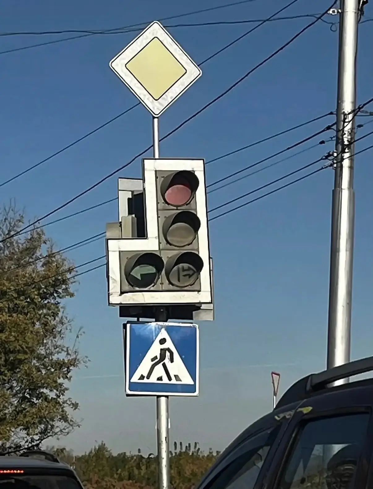 Уфимцы негодуют: почему перестали мыть светофоры в Затоне?