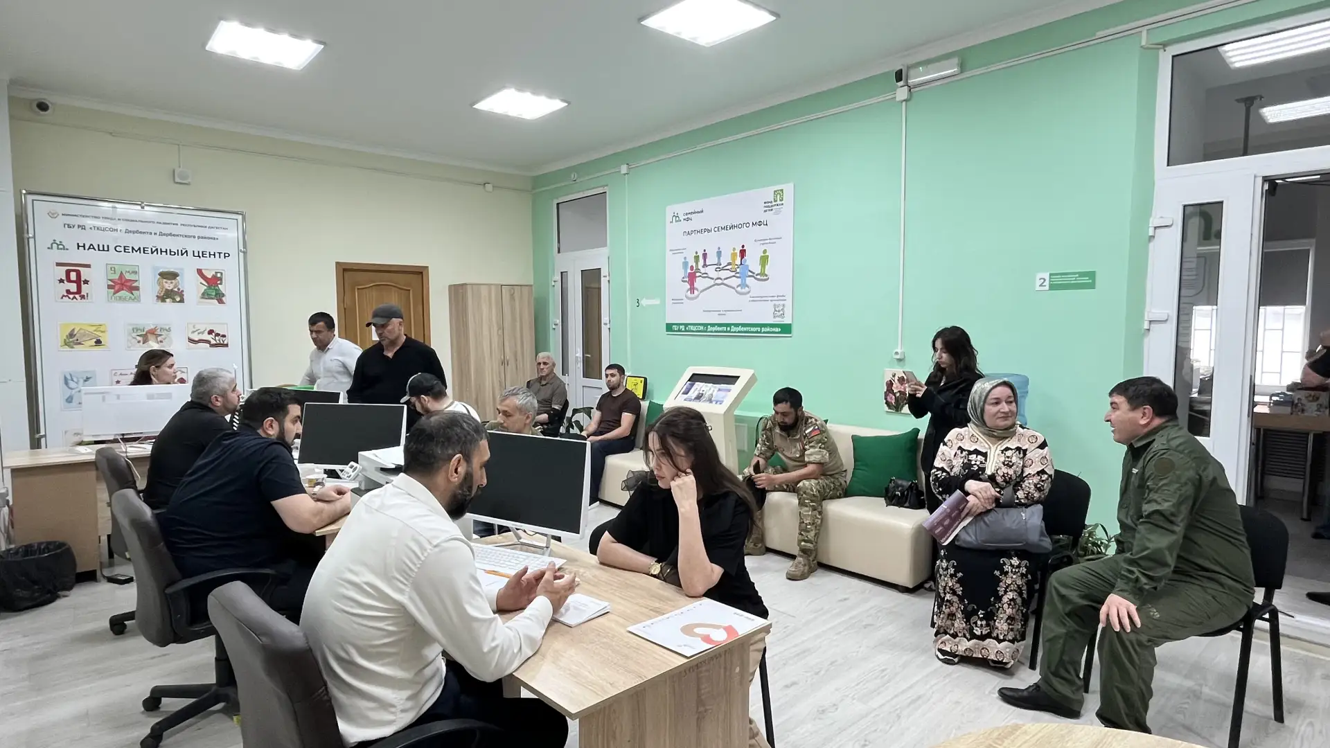 📖 День правовой помощи семьям участников СВО прошёл в Семейном МФЦ Дербента