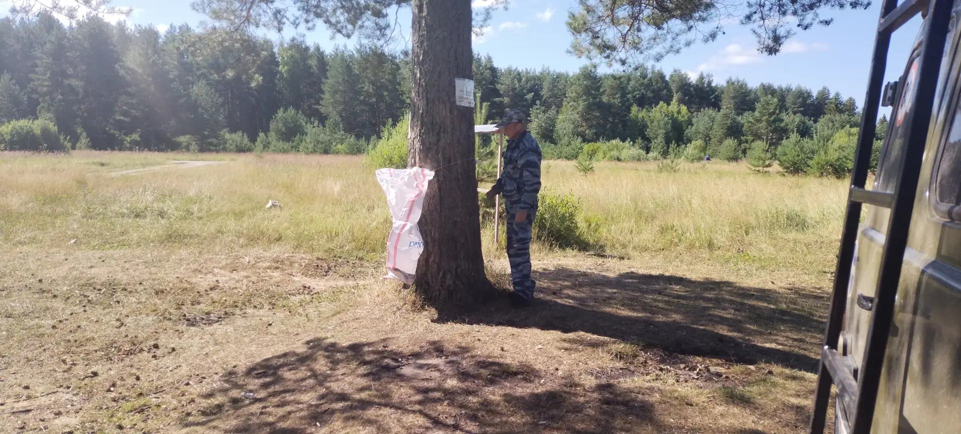 Сегодня сотрудники МКУ ВМО «Комбытсервис» выполнили несколько важных работ. По просьбам жителей они 