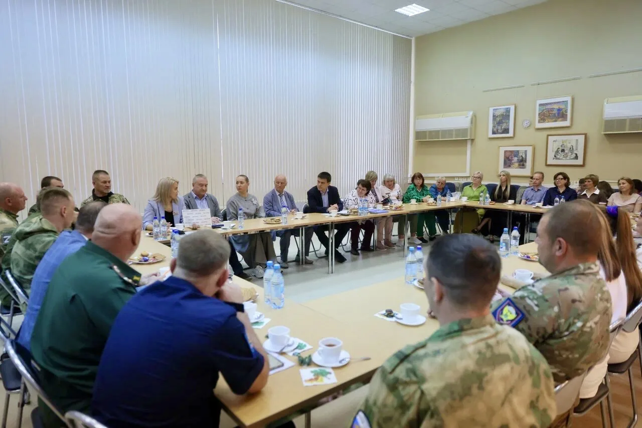 В Зеленогорске встретился с участниками специальной военной операции и членами их семей...