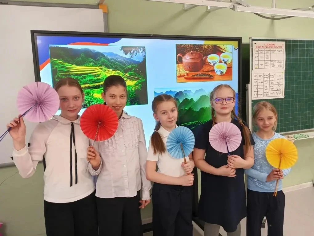🌺🇨🇳 В рамках проекта «Орлята России» в треке «Орлёнок-мастер» в нашей школе прошли занятия, посвящён