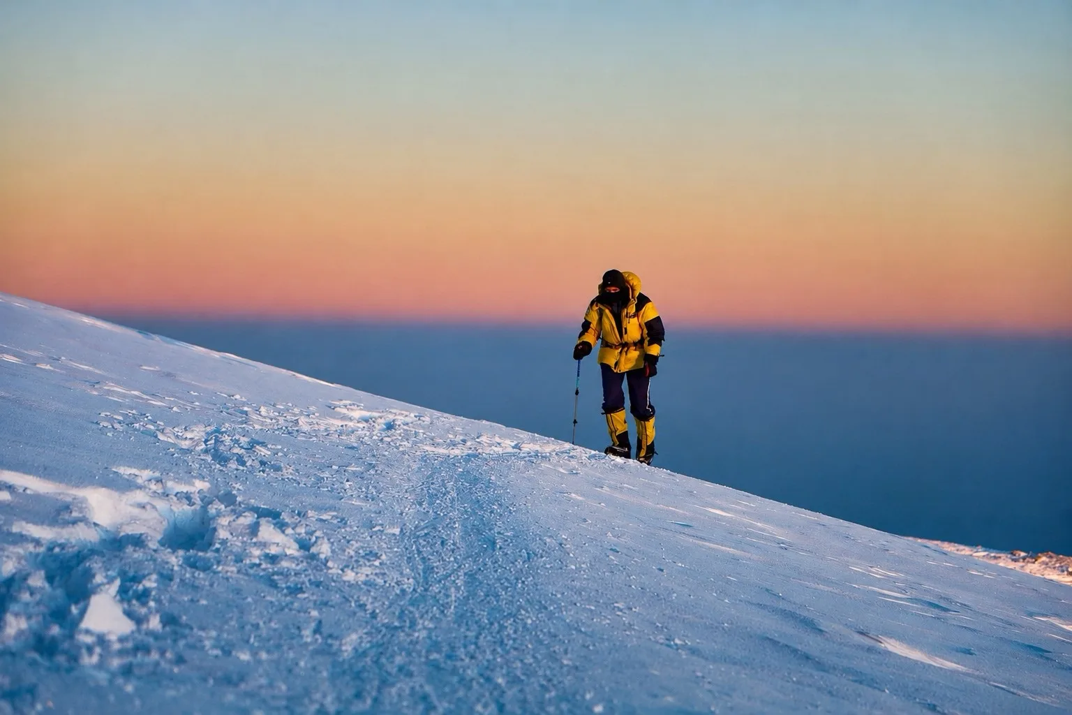 🏔️ Бауманцы на вершине пика Ленина — 7134 метра!