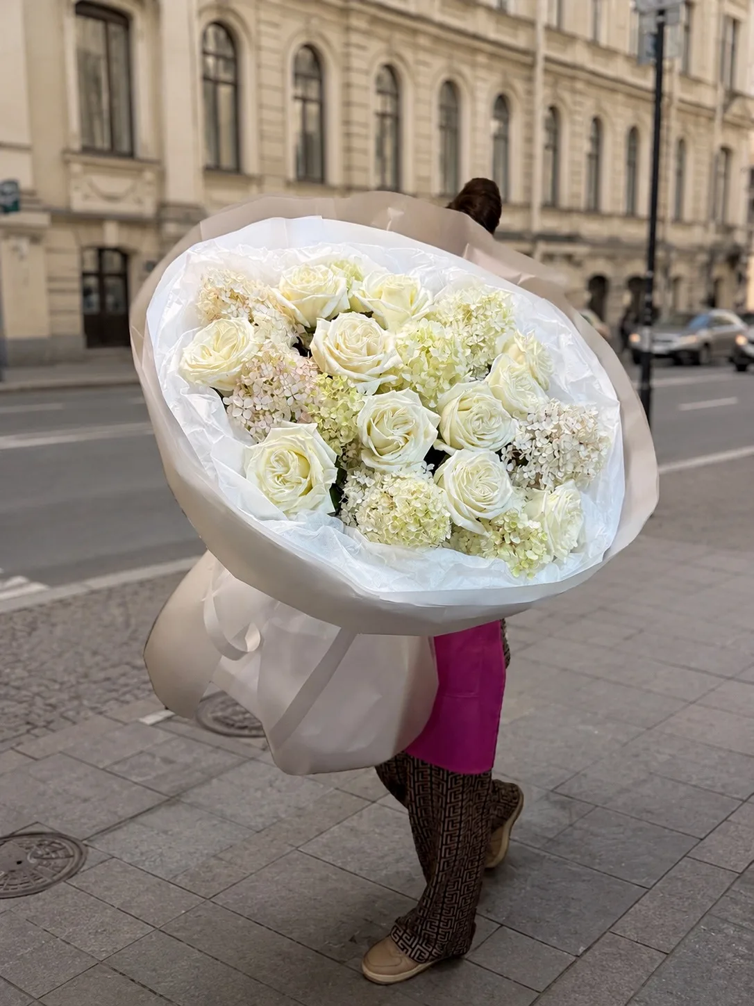 Самый крутой заказ дня ❤️ Большой белый букет + I LOVE YOU из живых цветов отправили в ...