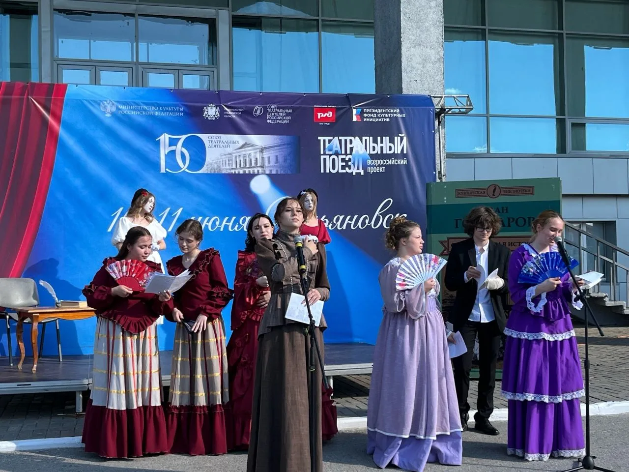 Ульяновск сегодня стал центром притяжения для ценителей театрального искусства! 

🎭🚆На железнодоро