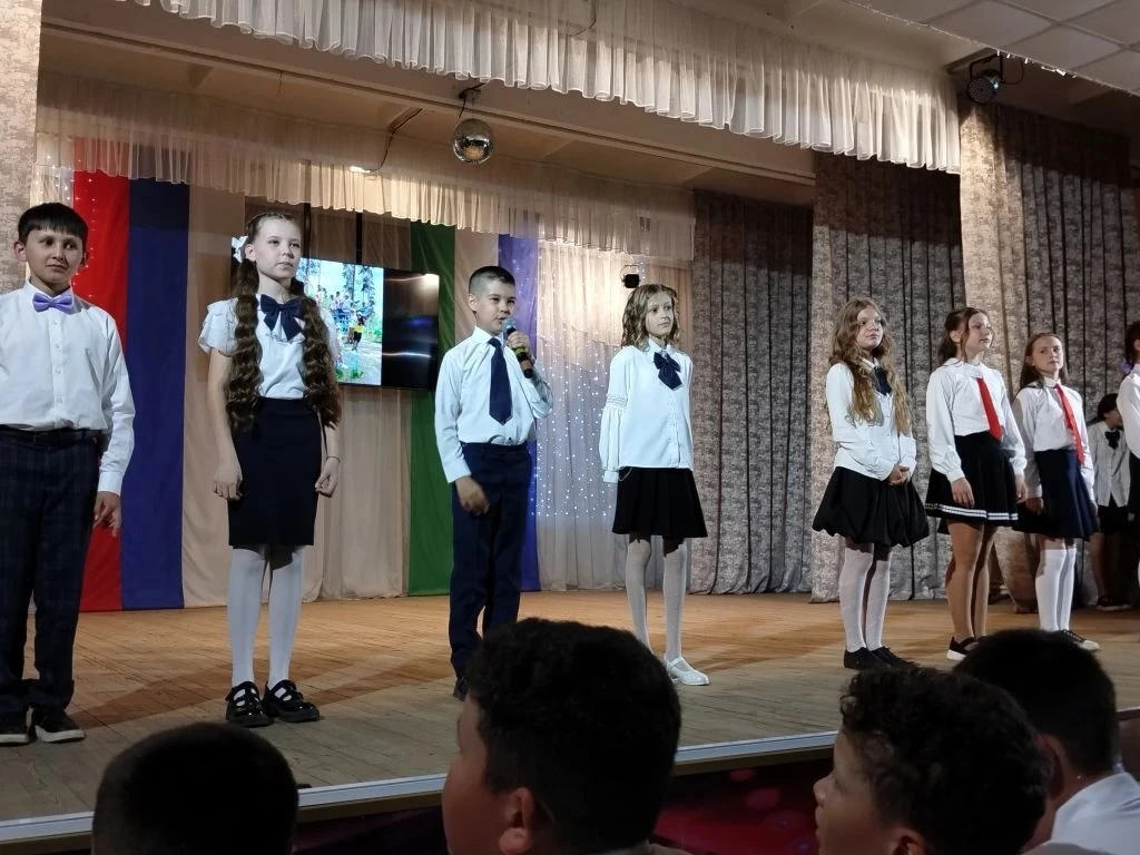 🎓 Выпускной 4 класса: новый этап в жизни!  22 мая в гимназии прошёл особенный праздник — выпускной д