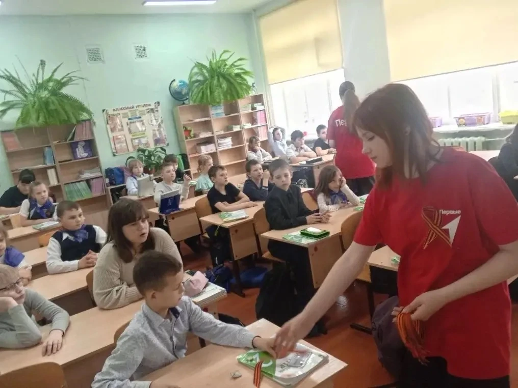 📌 В нашей школе активисты «Движения Первых» провели трогательную и значимую акцию для ...