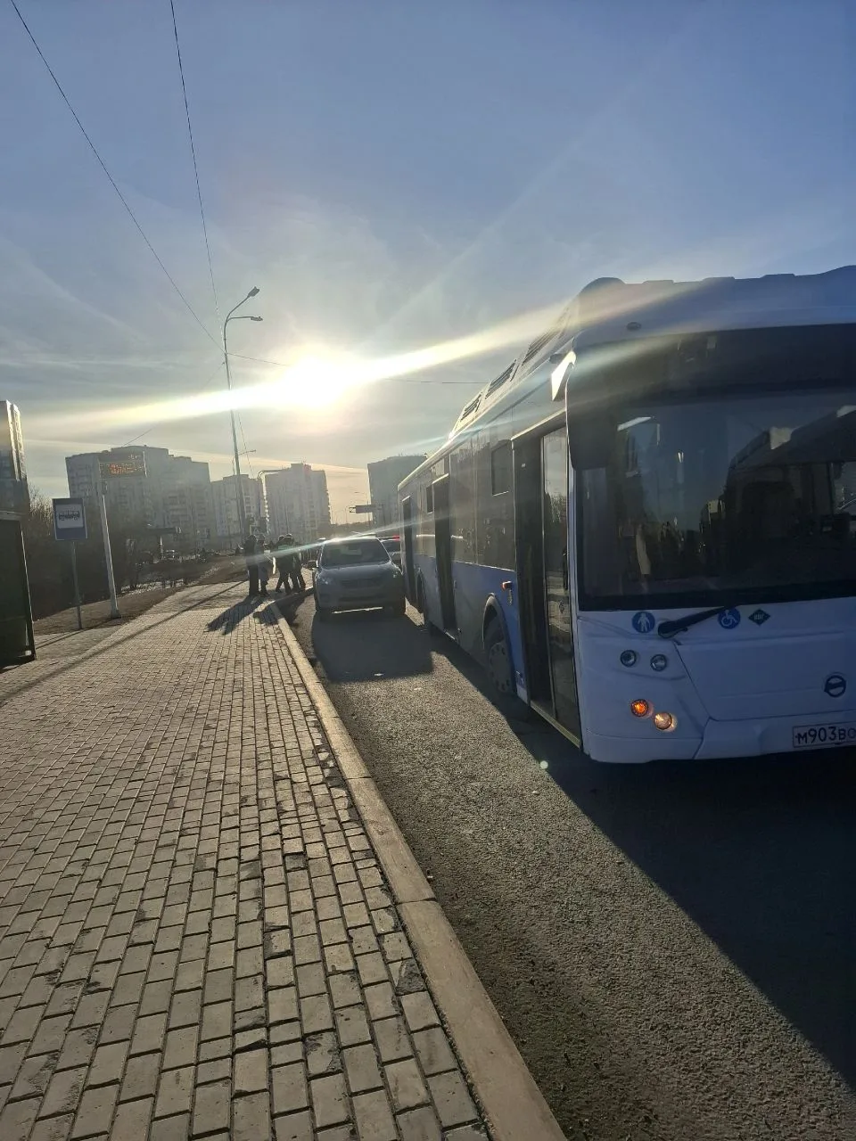 На остановке Югра-Экспо 🫣"Автоледи" решила, что можно парковаться ,делать остановку, стоянку и тд та