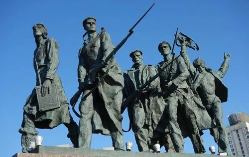 ▎"Город-герой Керчь"🎖️  Керчь — один из старейших городов России, расположенный на восточном побереж