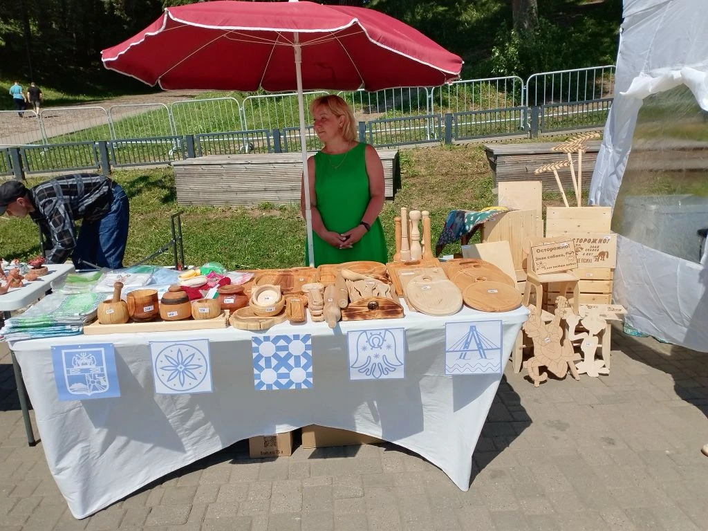 Сегодня наша школа приняла участие в Фестивале ремесел и народного творчества "Мастера русского Севе