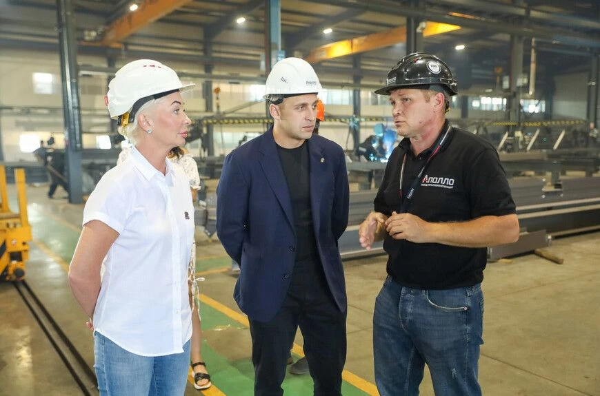 🏭Александр Зарубин посетил завод металлоконструкций «Аполло» в индустриальном парке «Есипово».

Мно