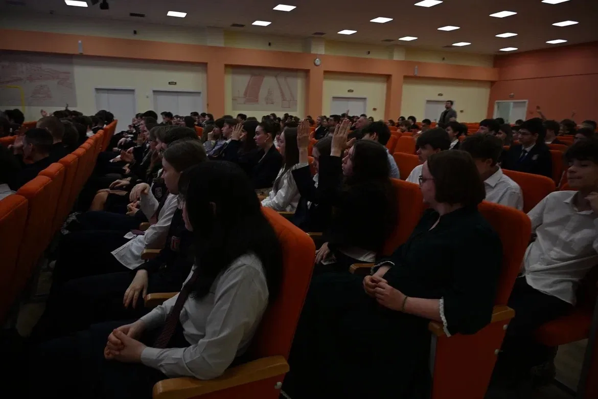 Проект «Встречи на Глеба Успенского» подарил старшеклассникам уникальную возможность пообщаться с уч