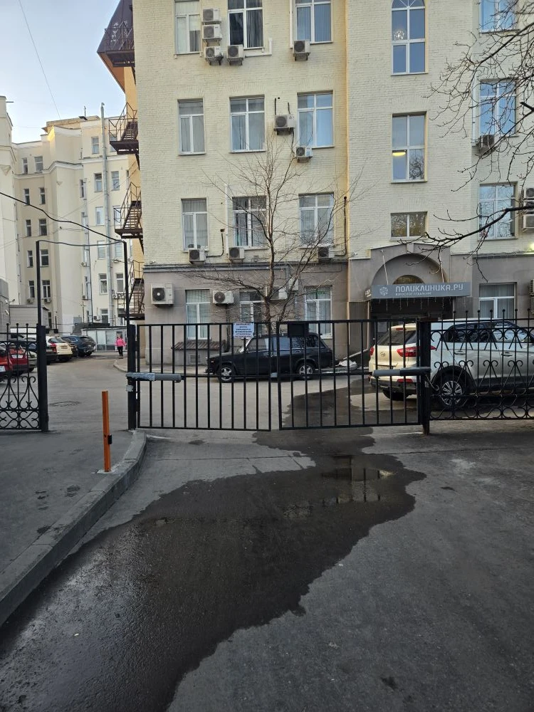 Ворота починили! Ворота работают штатно. Кто сломал ворота, нашли, компенсацию за ремон...