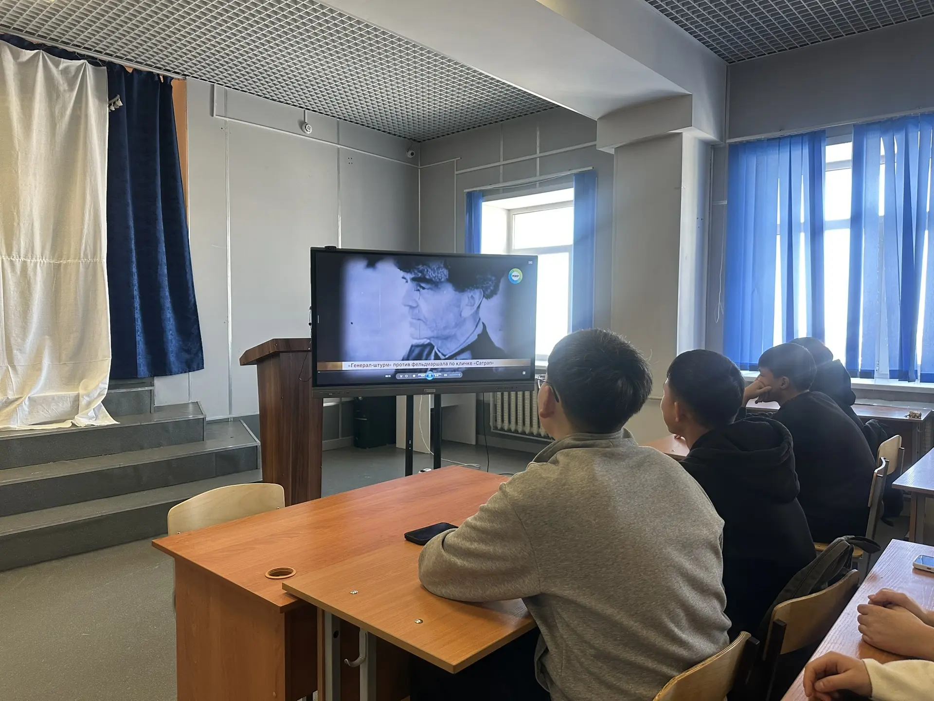 🎞️Кинолекторий "Сталинград" 🎞️ 💬В преддверии памятной даты, советники нашей школы Докеева А.А. И Ерк