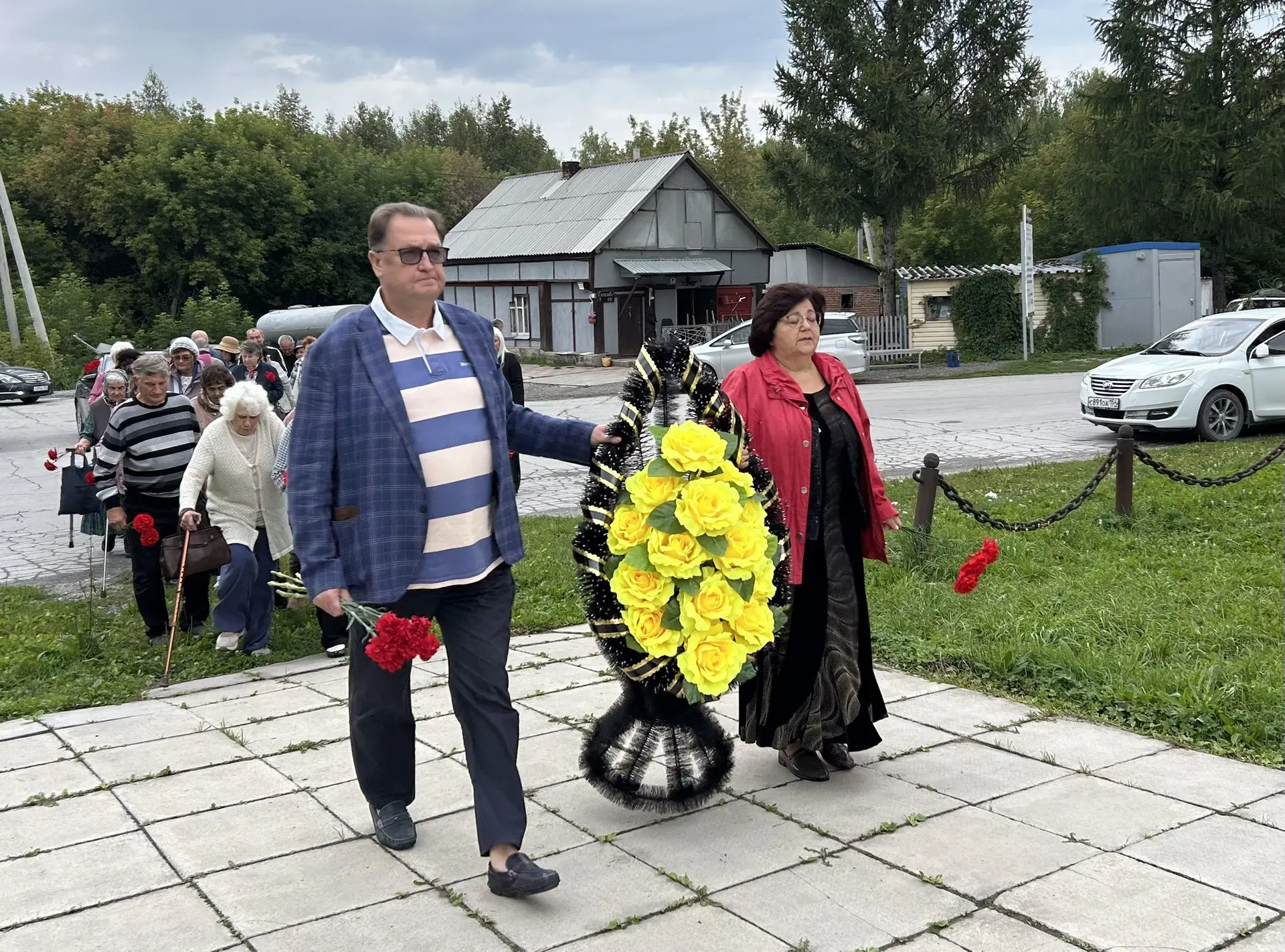 Сегодня, в День памяти и скорби российских немцев у памятника жертвам политических репр...