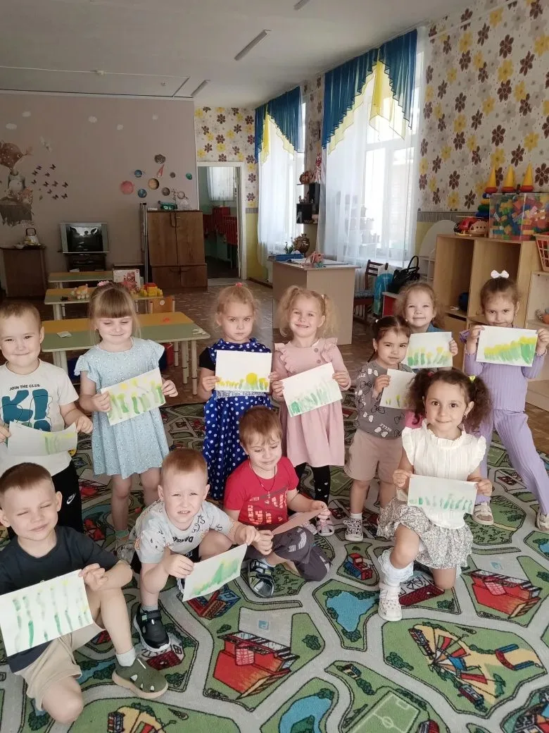 У воспитанников второй младшей группы √1 прошло занятие по ИЗО (рисование) "Одуванчики ...