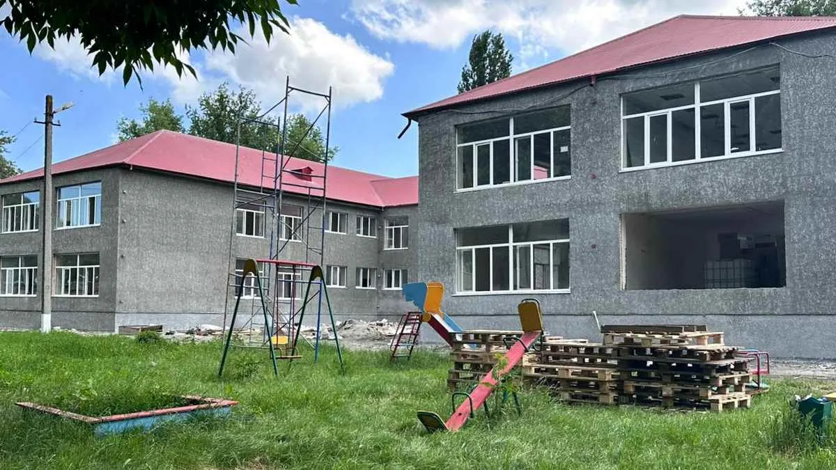 В Малгобеке Ингушетии активно ведется капремонт известного детского сада

С 1 июня текущего года ГБД