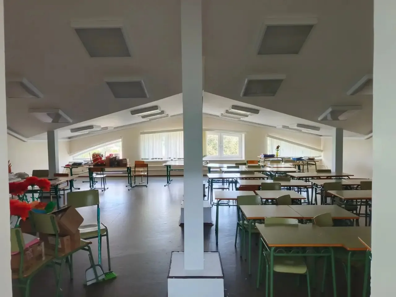 📢Подготовка к новому учебному году

На территории нашего лицея продолжаются активные ремонтные рабо