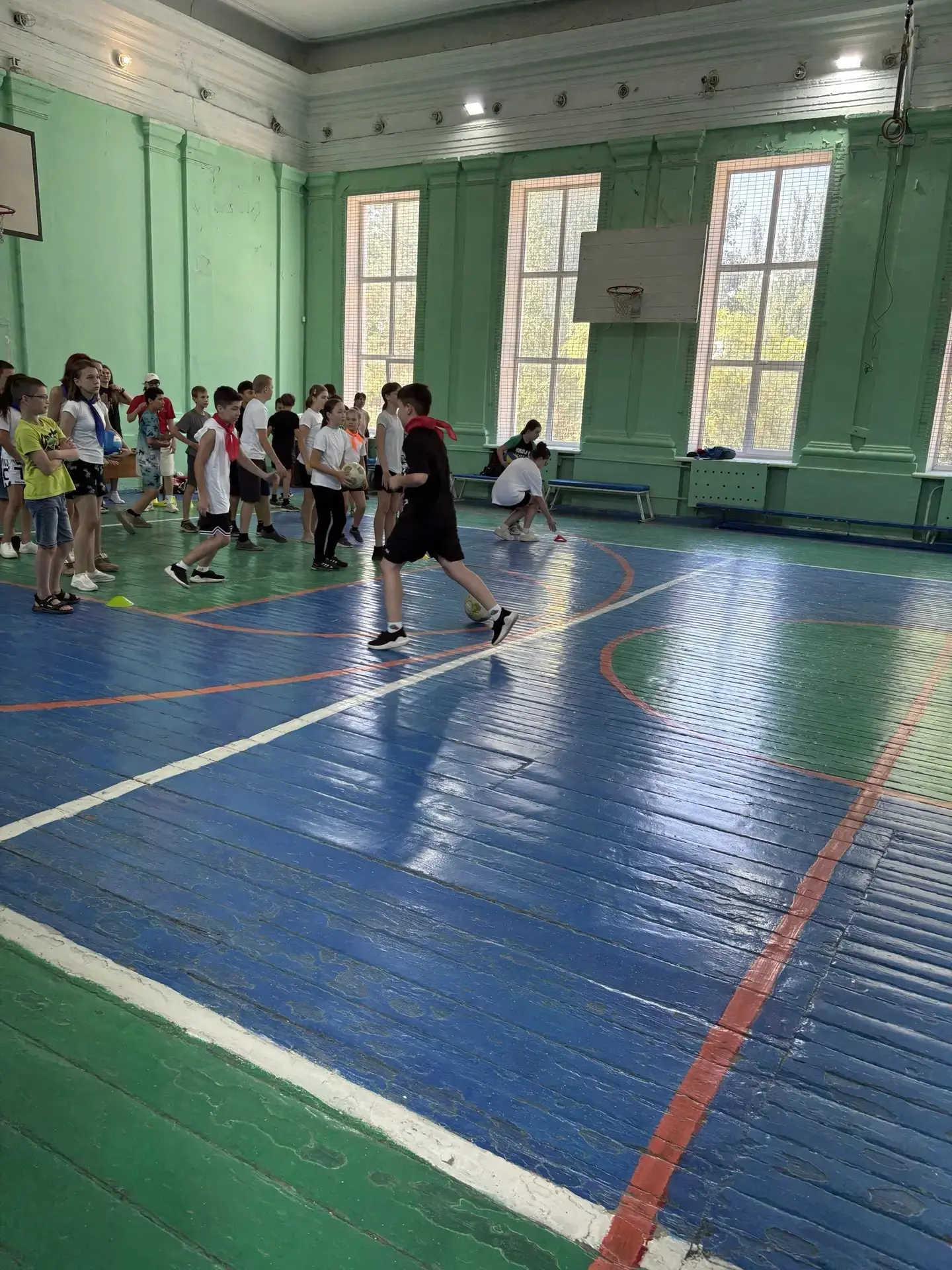 Отряд №5 пришкольного лагеря "Остров фантазий " принял участие в спортивных состязаниях...