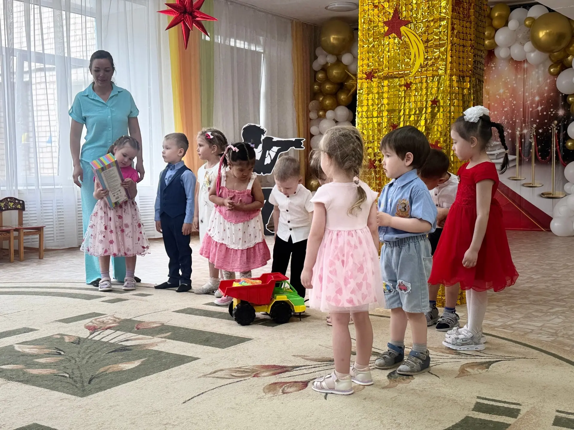 🎶 Сегодня в корпусе №4 с особым трепетом прошел концерт, посвященный нашим дорогим педагогам!  Наши 