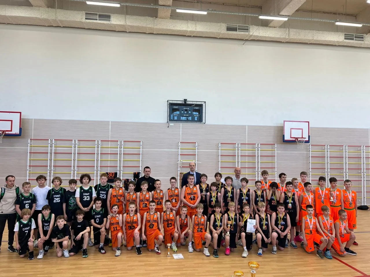 Поздравляем юнных баскетболистов нашего города 🧡🖤

🎊 У нас 🥉 место 💪🏀
На этой неделе 18-21 мая