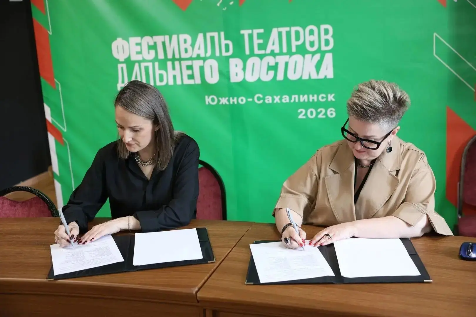 Сахалин и Тобольск теперь связаны театральной дружбой

В рамках VII Фестиваля театров Дальнего Восто