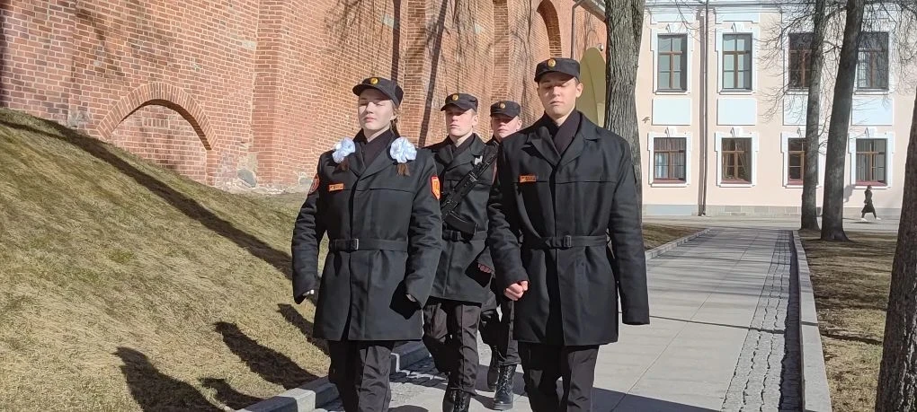 Каждый год в преддверии празднования Дня Великой Победы у мемориального комплекса "Вечный огонь слав