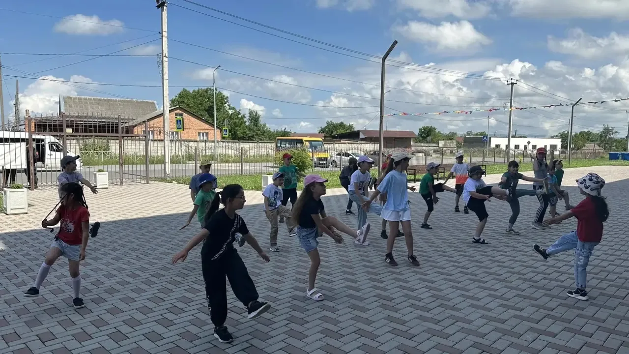 🪇ДЕНЬ ДЕСЯТЫЙ🍏

⚡️Сегодня в лагере: 

🤸🏻‍♂️игры на свежем воздухе
🍏вкусный завтрак
⚽️спортивные