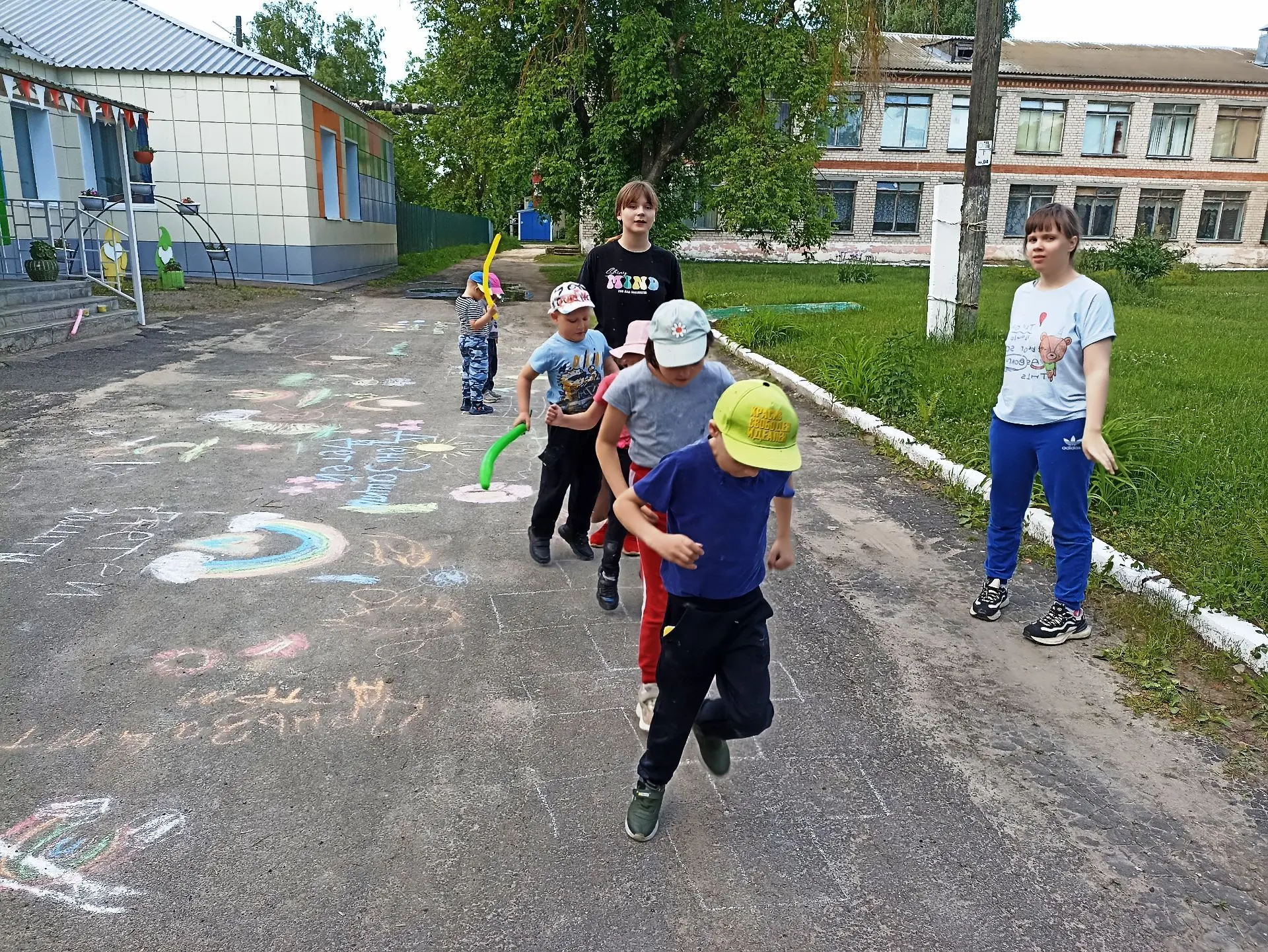 🌞Пусть всегда будет солнце!
🌈В первые дни летних каникул наши воспитанники из стационарного отделе