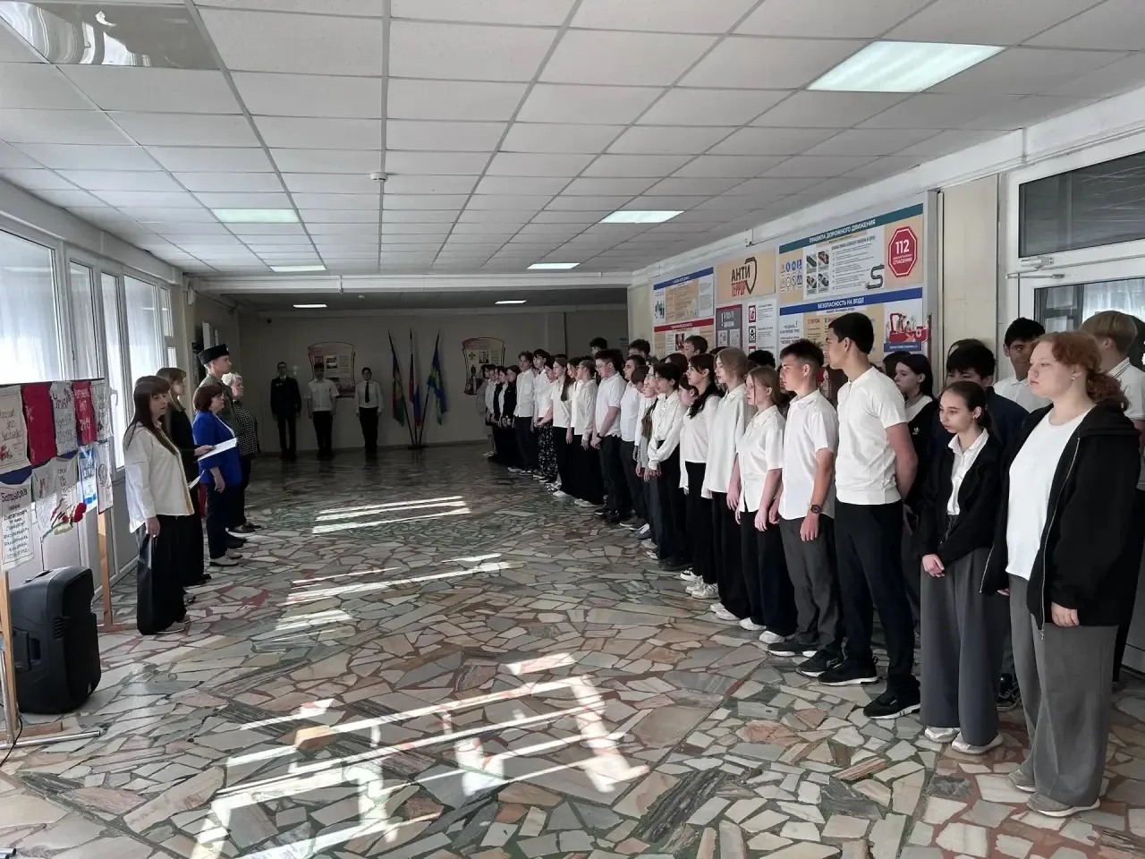 У нас прошла традиционная линейка, которая объединила учеников 👨‍🎓👩‍🎓 и учителей 👨‍🏫👩‍🏫.  Событие от