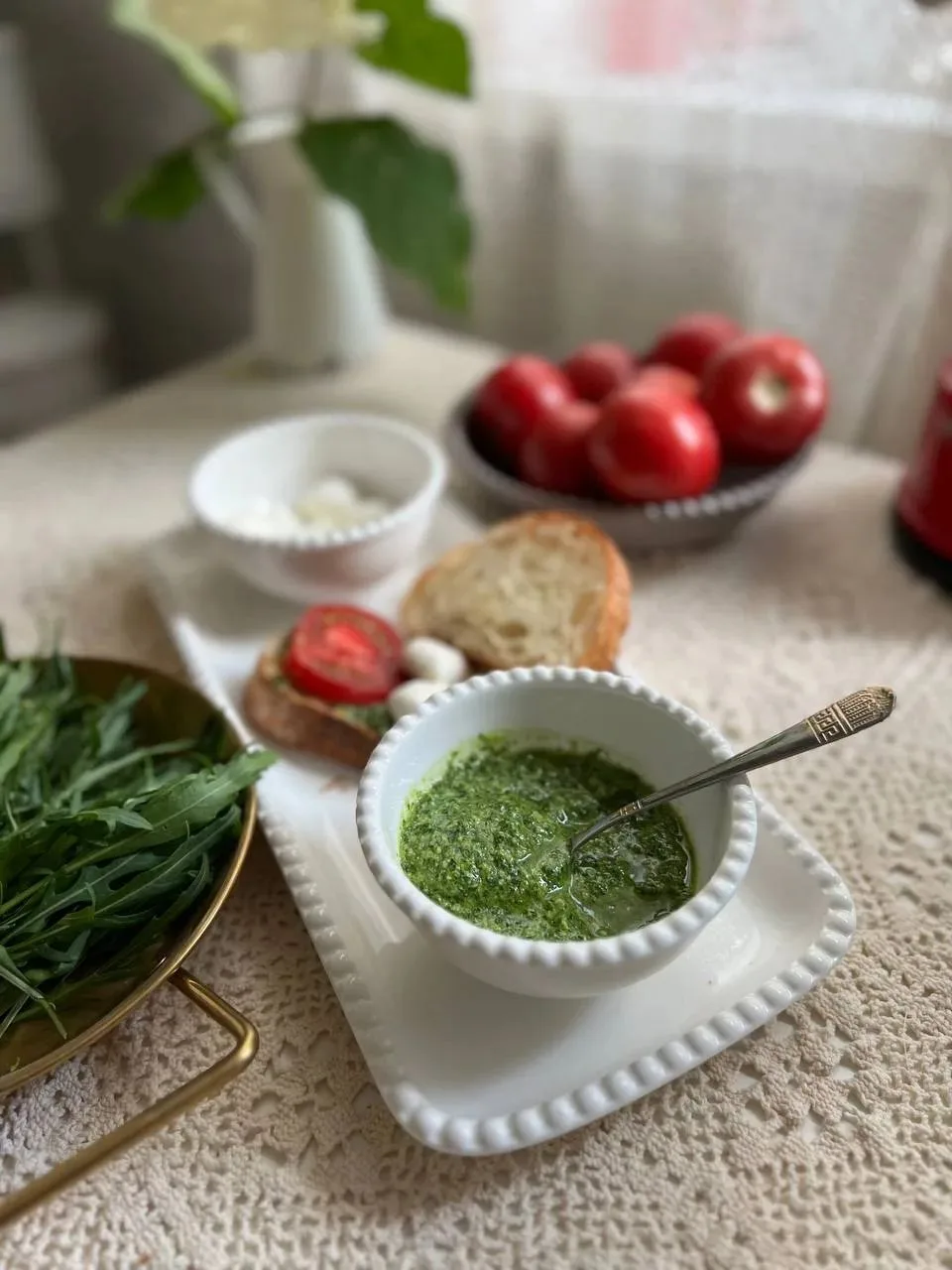 СОУС ПЕСТО ИЗ РУККОЛЫ 🌿

Руккола
Кедровые орехи
Лимонный сок
Чеснок 
Соль 
Растительное масло 

Все