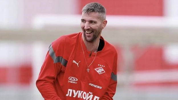 ⚔️⚔️⚔️⚔️⚔️⚔️

⚔️ «Спартак» продлевает контракт с легендой Александром Довбней! 

💸 Зарплата - €800 
