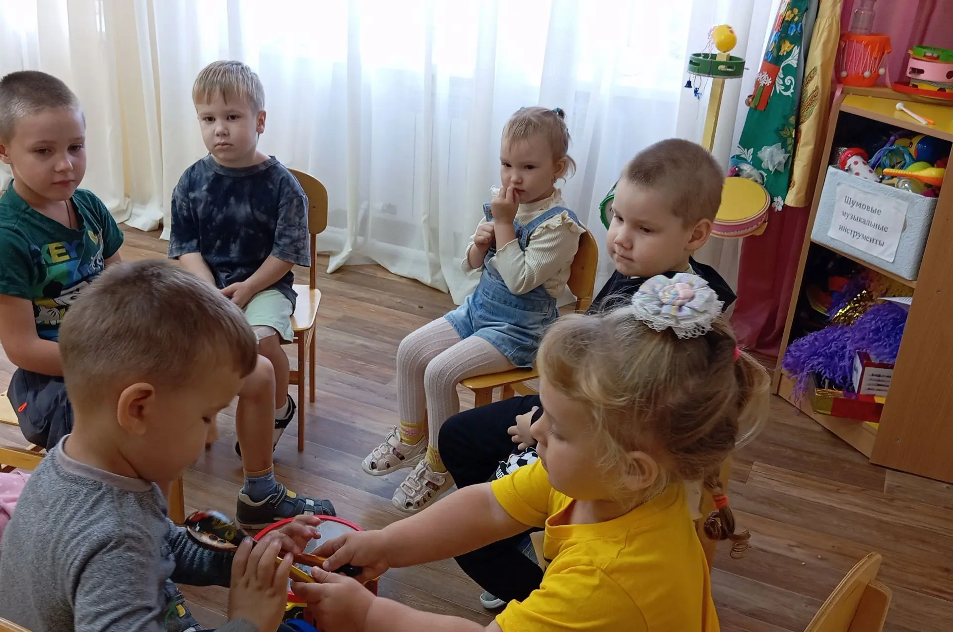 Формируем ритмический слух у детей, умение согласовывать движение рук, тела с темпом и ...