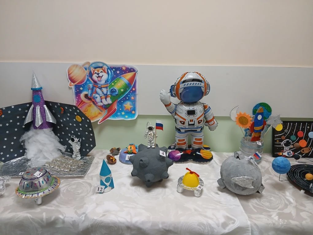В честь Дня космонавтики 🌠🚀 в детском саду прошёл конкурс поделок «Космические объекты».