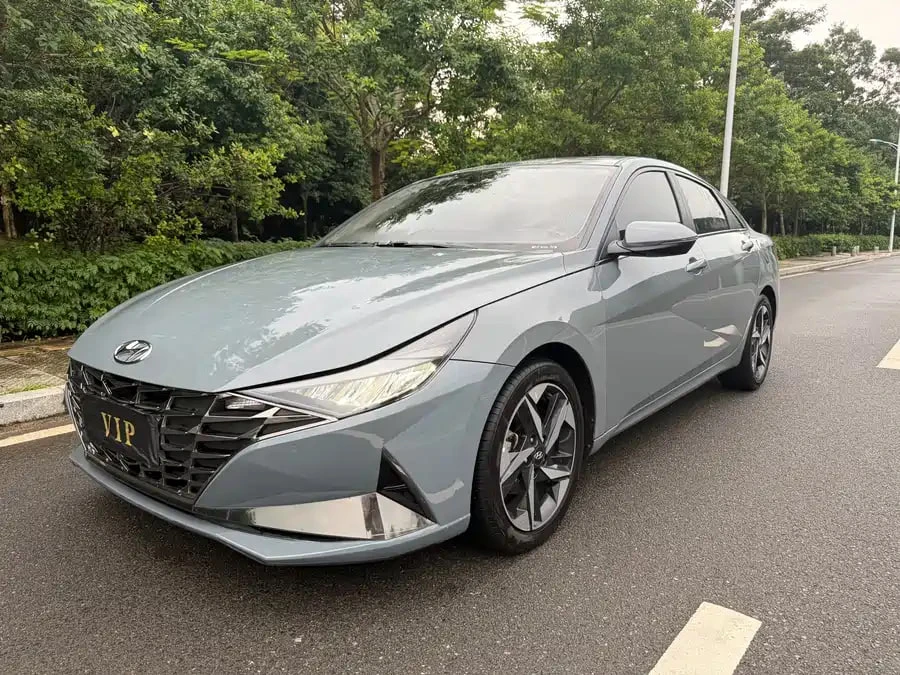 Hyundai Elantra 1.5L CVT LUX Premium Edition
